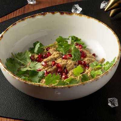 Сациви из цыпленка с гранатом и кавказской зеленью в Giorgio Suluguni по цене 620 ₽