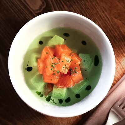 Свежая форель в ароматном укропно-сметанном соусев More More по цене 800