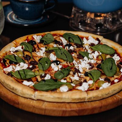 С вялеными томатами и шпинатом в Grenka на Труда по цене 620 ₽