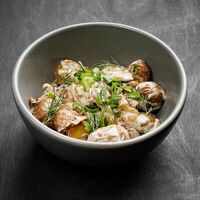 Жареная картошка с белыми грибами в сметанном соусе в Лимонад loft bar