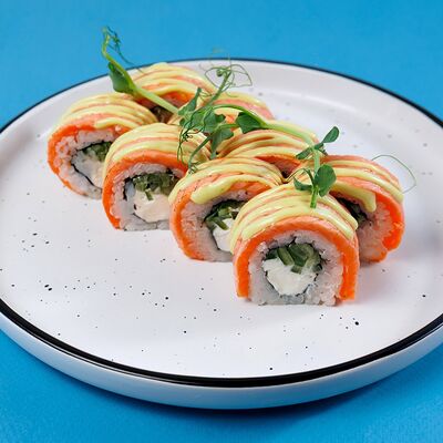 Филадельфия с опаленным лососемв Dark Lava по цене 1150 ₽