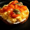 Скрембл с бриошью и форелью в Cocos Lounge по цене 790
