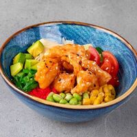 Боул с курицей и орехово-кунжутным соусом в Табаско