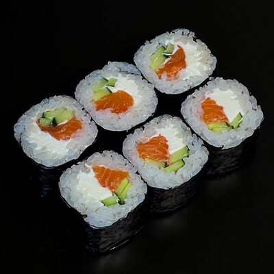 Хосомаки с лососем и сыром в Yummy Sushi по цене 640 ₽