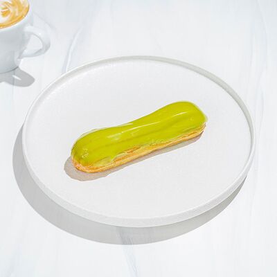 Эклер с фисташковым кремом в Магбургер & Братья Караваевы по цене 150