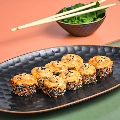 Ролл запеченный с лососем в Зебры по цене 770 ₽