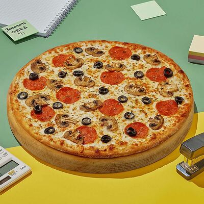 Пицца Альфредо на тонком тесте 30 см в Dostaевский по цене 746 ₽