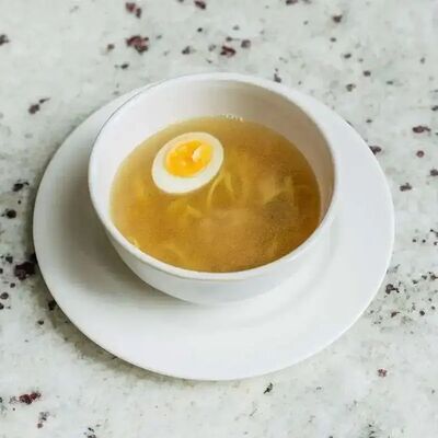 Куриный бульон с лапшой в Tin по цене 350 ₽