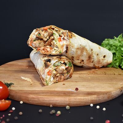 Шаурма Фирменная cвиная в Mr. Grill по цене 495 ₽