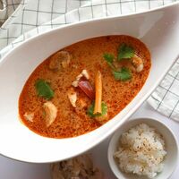 Том ям с курицей и кальмаром в БулкаМен