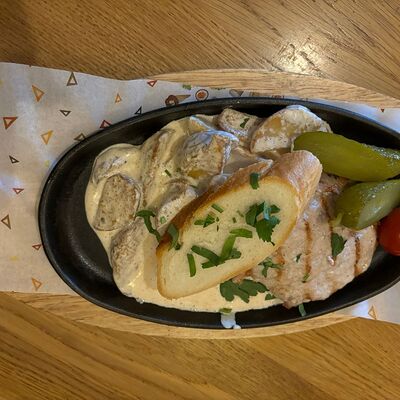Отбивная из свинины с картофельными дольками в Old Town PubСтарый городской Паб по цене 620 ₽