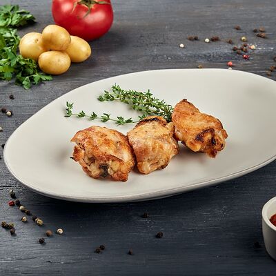 Шашлык из куриного бедра в Мангал по цене 420 ₽