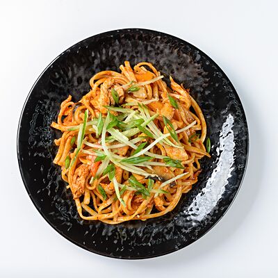 Вок с курицей в остром соусе Ким Чи в Сушкин по цене 299 ₽