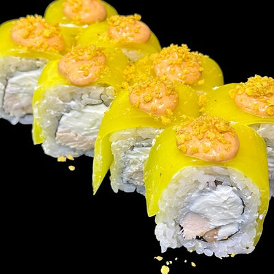 Ролл с Курицей и Такуаном в Kaikan по цене 485 ₽