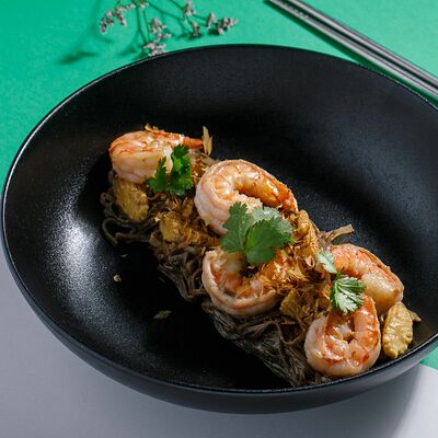 Соба с креветками, мини-кукурузой и кокосовым молоком в Сушки на макушке по цене 490