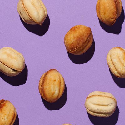 Орешки со сгущёнкой (3 штуки) в Coffee Machine по цене 190 ₽