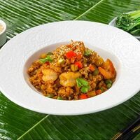 Обжаренный рис креветками в Маймун