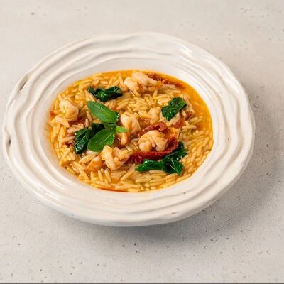 Орзо с креветкамив Hug по цене 710 ₽