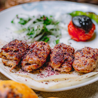 Котлеты из индейки на углях в Вкусно есть по цене 375 ₽