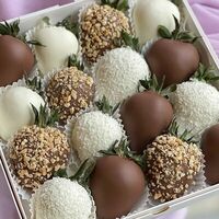 Клубника в шоколаде Вафельная крошка в SweetGift клубника в шоколаде