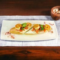 Брускетта с креветками в Asado