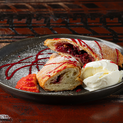 Штрудель с вишней в Bistro 113 по цене 650 ₽