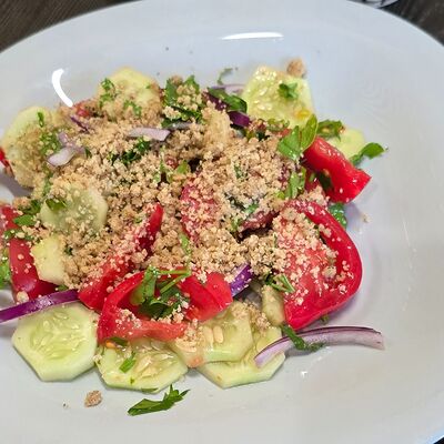 Салат по-грузински в Грузинская пекарня по цене 470 ₽