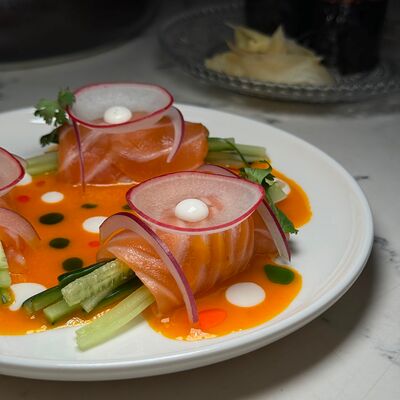 Севиче из лосося с соусом том ям в W - cocktails & food по цене 1100 ₽