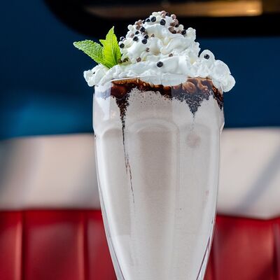 Молочный коктейль шоколадныйв Метро Cafe по цене 499 ₽