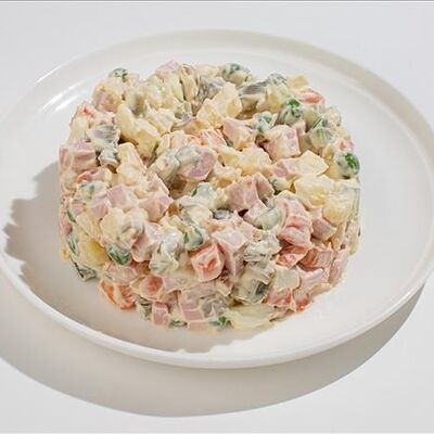 Салат Оливье Праздничная порция в Му-Му по цене 1000 ₽