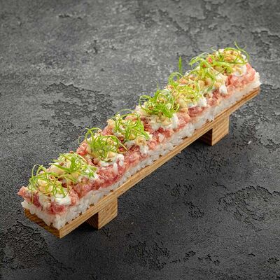 Пресс-ролл с тунцом в Вода & Еда по цене 897 ₽