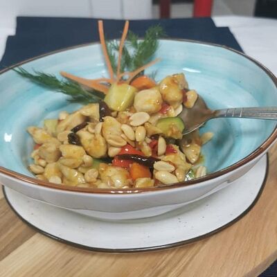 Курочка жареная с арахисом в Харбин по цене 1128 ₽