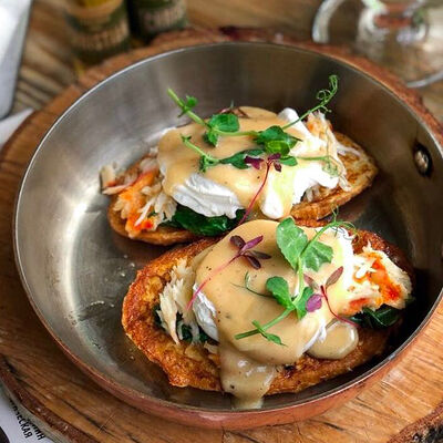 Яйца Бенедикт с крабом в Christian по цене 2000 ₽