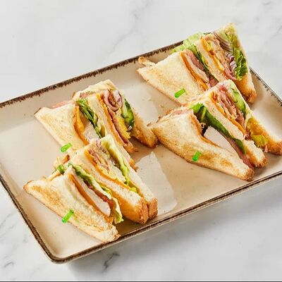 Клаб-сэндвич в Room-cafe по цене 580 ₽