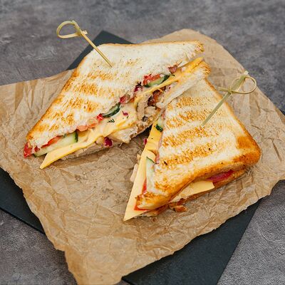 Сэндвич с курицей в Грин бар по цене 390 ₽