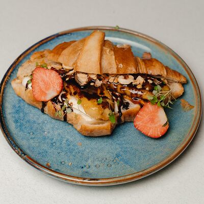 Круассан Банана Сплит в Ангария по цене 607 ₽