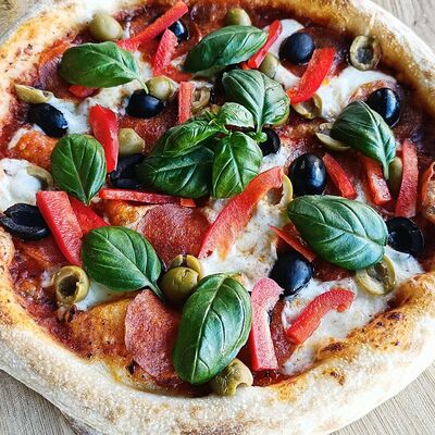 Пицца Манхеттен в Дачные сезоны по цене 990 ₽