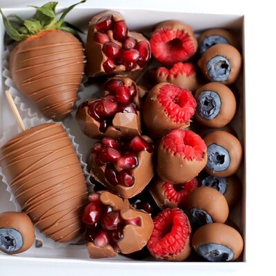 Набор «Фрукты в шоколаде» S в Berry Boutique по цене 1800 ₽