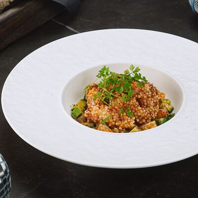 Хрустящие креветки с мандариновым салатом и юдзу в Интонация по цене 750 ₽