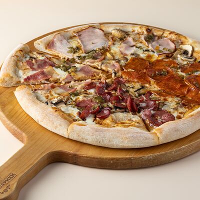 Пицца 4 сезона в Шарики по цене 850 ₽