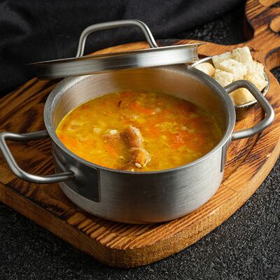 Гороховый суп с копченым ребрышком в Jager restopub по цене 450 ₽