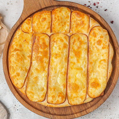 Хачапури с копченым сыром сулугуни в Двор Помидор по цене 490