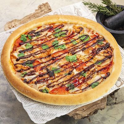 Пицца мясная барбекю 30 см в 7 небо по цене 670 ₽