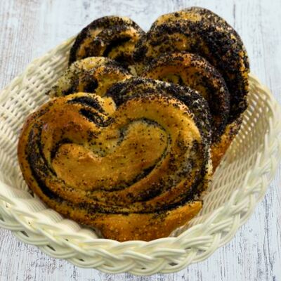 Булочка с маком в Изюм по цене 100 ₽