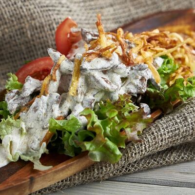 Теплый салат Сеновал с куриной печенью в сливках в Толстый Goose по цене 400 ₽