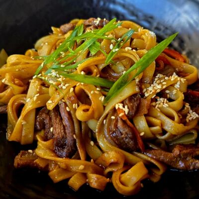 Лапша с говядиной в устричном соусе в Мате по цене 570 ₽