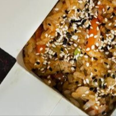 Тяхан с курицей и овощами в сливочном соусе в Byfoodzee по цене 479 ₽