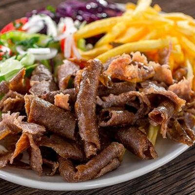 Шаверма говядина на тарелкев Фаттуш по цене 1050 ₽