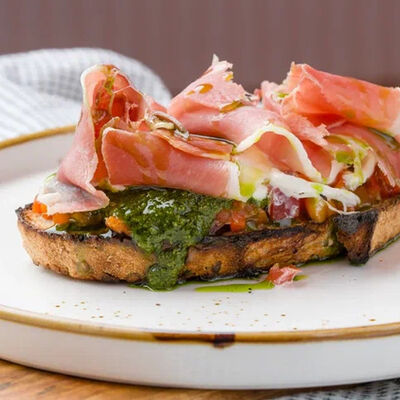 Брускетта с печеным перцем и пармской ветчиной в Смена вкуса по цене 360 ₽