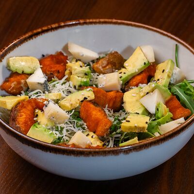 Салат тёплый с форелью в Эдисон по цене 24 р.